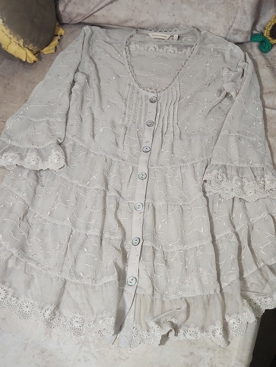 Soft Surroundings Tops - Soft Surroundings Light Taupe/Gray Lace Overlay Tunic Top